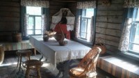 Экспонаты в избе Музея зодчества в Костроме