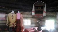 Экспонаты в избе Музея зодчества в Костроме